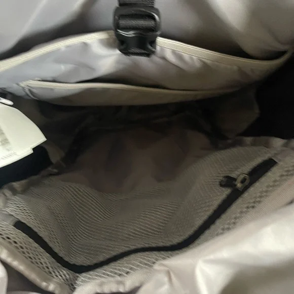 Patagonia Black Hole Pack Padded Back Polyester Backpack 49296 Black 25 L - Picture 5 of 10